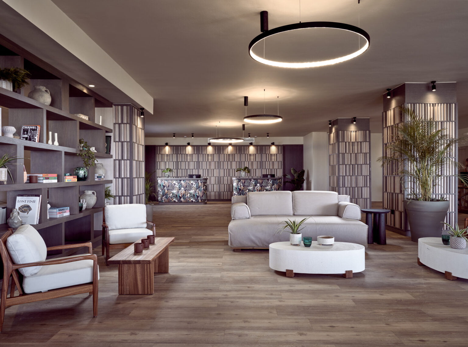 Numo Ierapetra Beach Resort Crete, Curio Collection by Hilton przestronna strefa wypoczynku , nowoczesne wnętrze w stylu loft