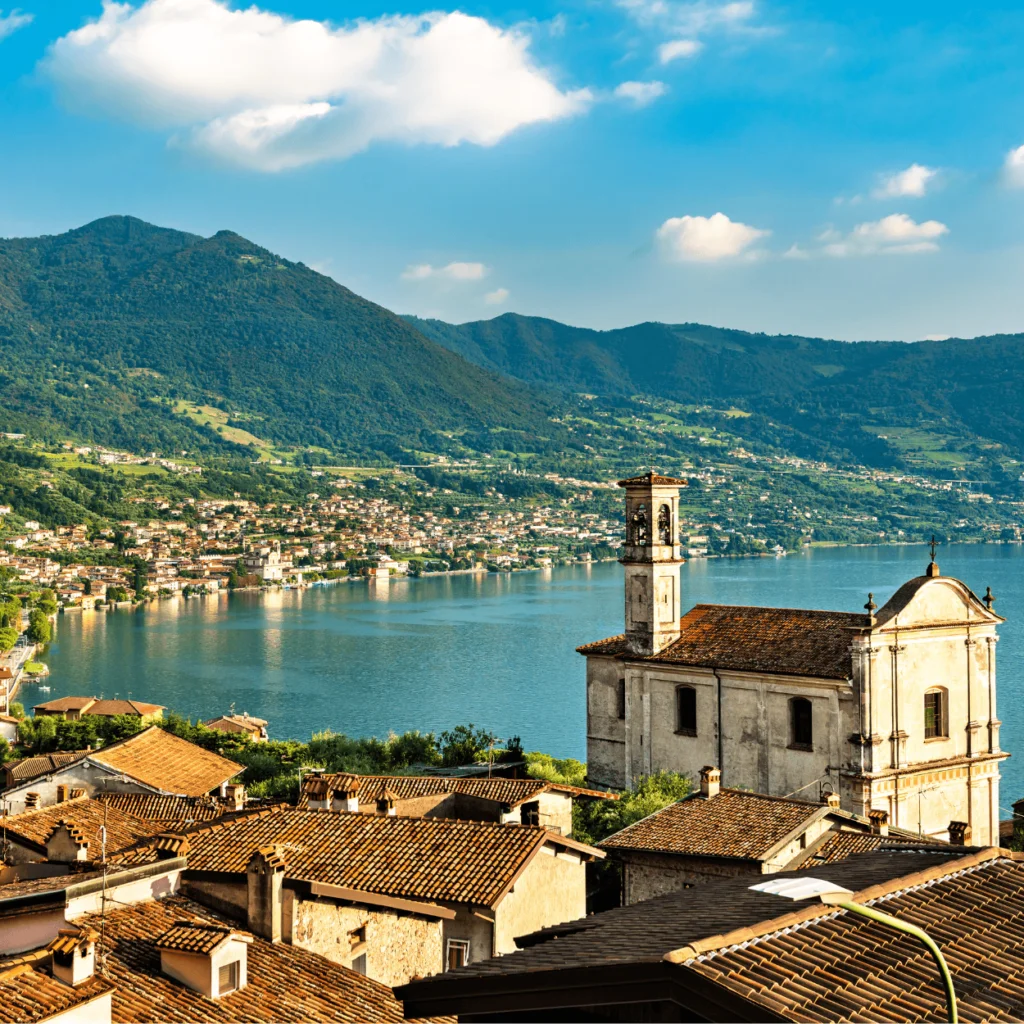 озеро Ізео пташиного польоту Італія