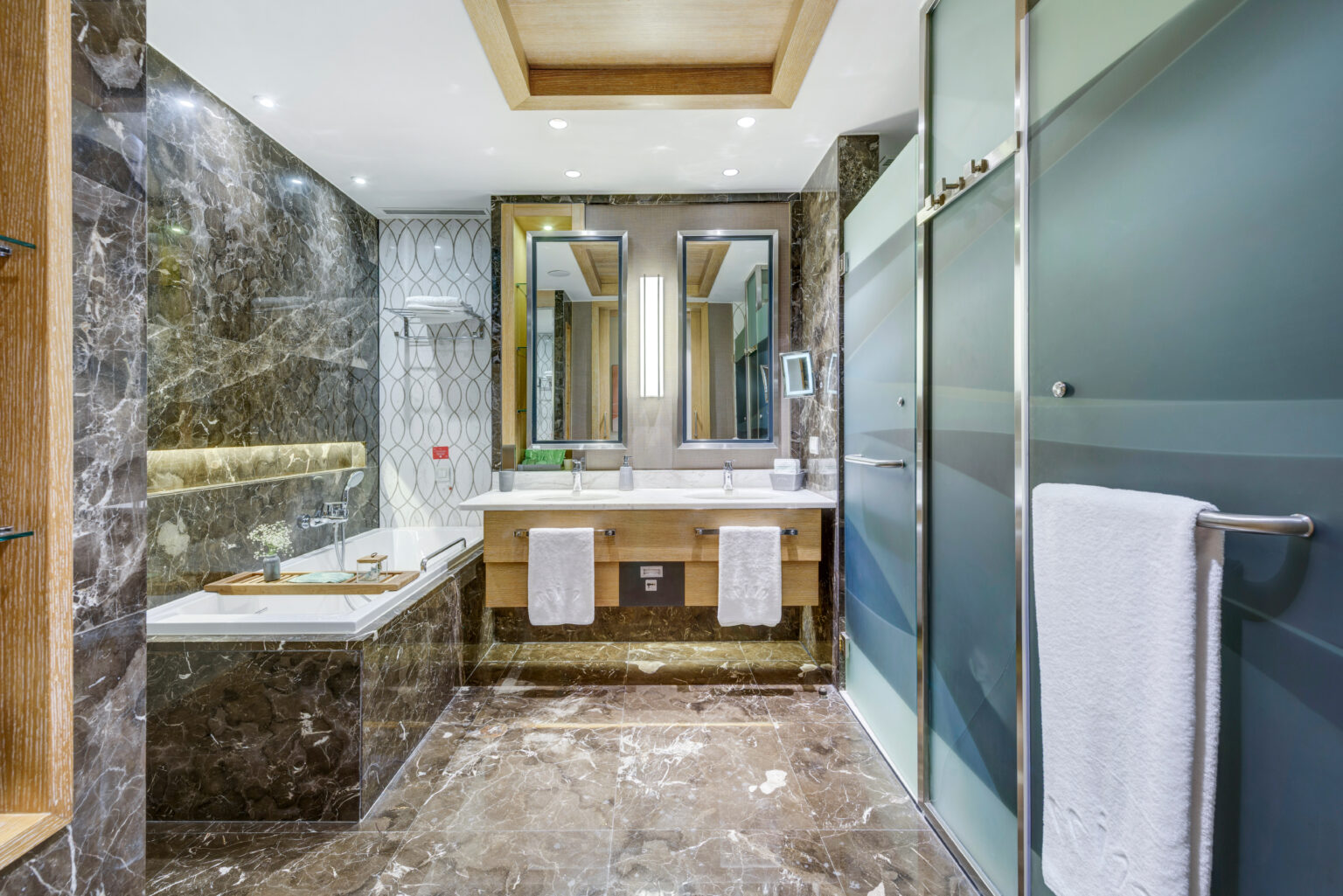 edit regnumcarya jaderoom landview bathroom 03