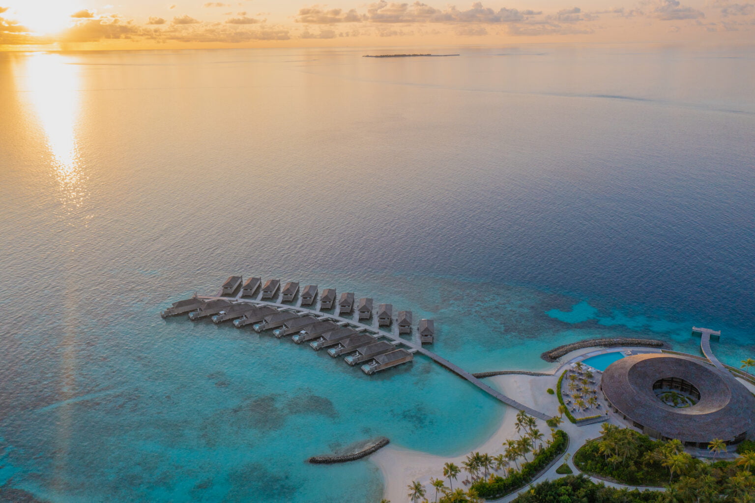 Atrakcyjne oferty all-inclusive Malediwy 2025/2026,Poznaj wyselekcjonowane oferty na wakacje all-inclusive na Malediwach 2025/2026,1. Emerald Maldives Resort & Spa Deluxe All-Inclusive,2. Heritance Aarah - pakiet premium all-inclusive,3. Wyjątkowa oferta all-inclusive Cocoon Maldives,4. Kudadoo Maldives Private Island i usługa „anything,whenever,wherever”