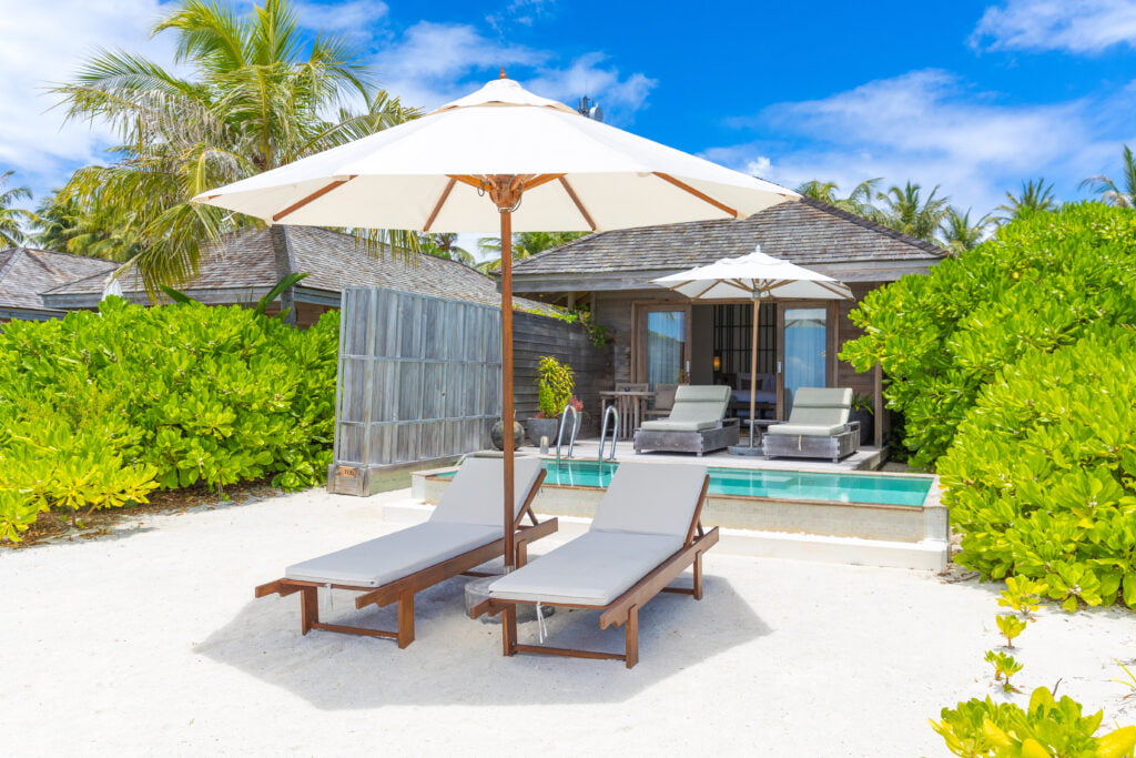 Atrakcyjne oferty all-inclusive Malediwy 2025/2026,Poznaj wyselekcjonowane oferty na wakacje all-inclusive na Malediwach 2025/2026,1. Emerald Maldives Resort & Spa Deluxe All-Inclusive,2. Heritance Aarah - pakiet premium all-inclusive,3. Wyjątkowa oferta all-inclusive Cocoon Maldives,4. Kudadoo Maldives Private Island i usługa „anything,whenever,wherever”