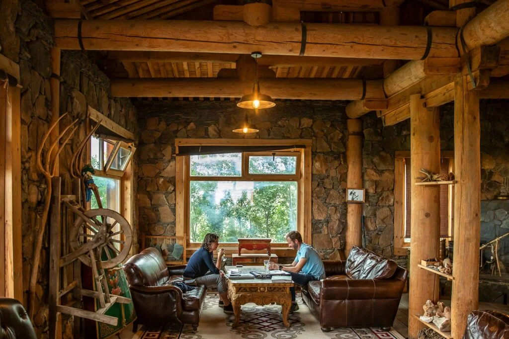 Three Camels Lodge, пустеля Гобі в Монголії, Тури з дітьми в пустелю Гобі в Монголії, 5-зірковий готель в самому центрі пустелі Гобі