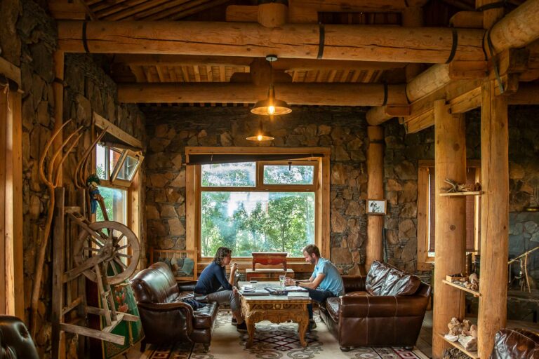 Three Camels Lodge,Pustynia Gobi w Mongolii,Wycieczki z dziećmi na pustynię Gobi w Mongolii,5-gwiazdkowy hotel w sercu pustyni Gobi