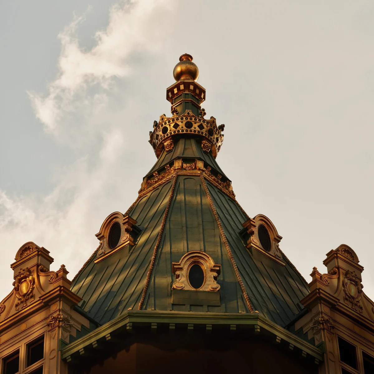 aman_new_york_usa_-_exterior_crown_detail-2