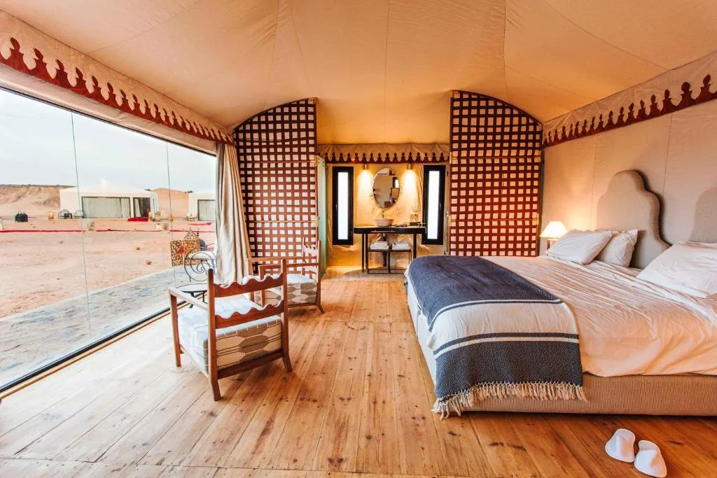 Ерг Шеббі ночівля в марокканській пустелі