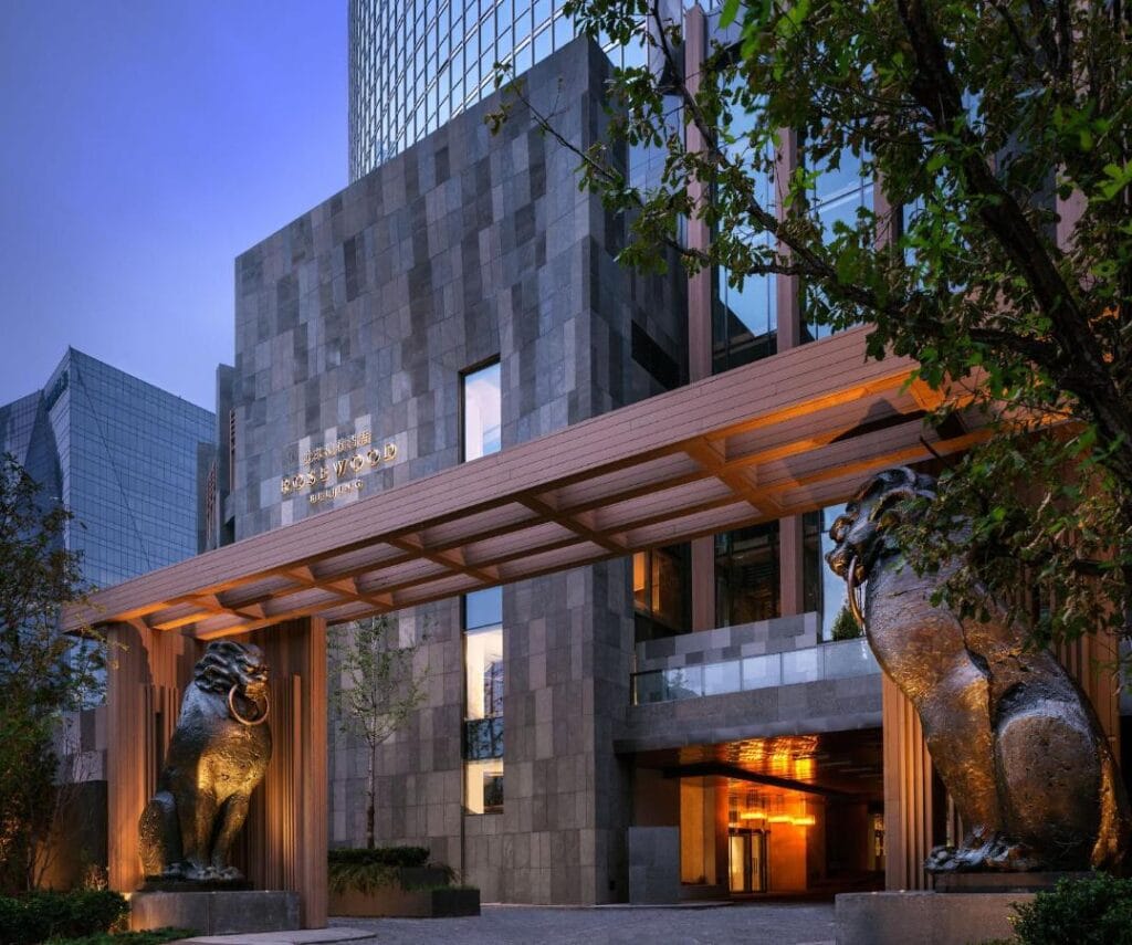 Rosewood Beijing,Hotel Położony w dzielnicy Chaoyang,Odwiedź Zakazane Miasto,Świątynię Lamy czy Park Beihai,Hotel z widokiem na Pekin,Odkryj wycieczki zorganizowane po Pekinie oferowane przez Hotel