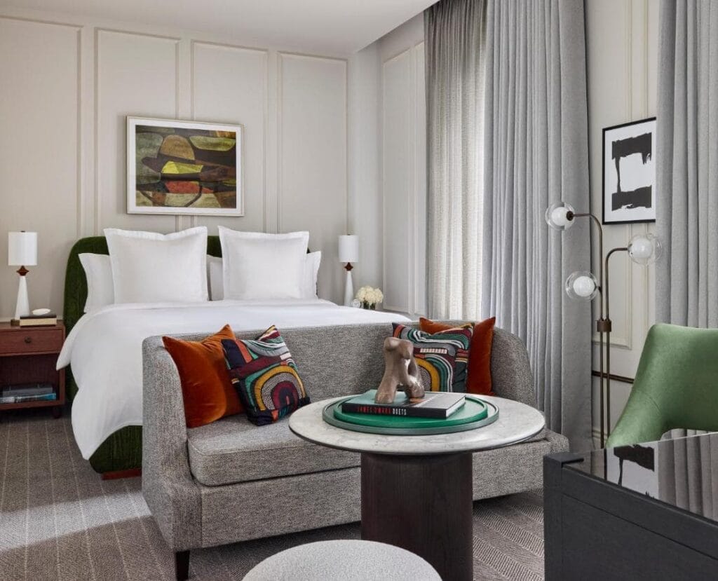 Rosewood Hotel Georgia,Zwiedzaj Vancouver z biurem podróży CARTER,Rosewood Hotel Georgia położony jest w samym sercu Vancouver