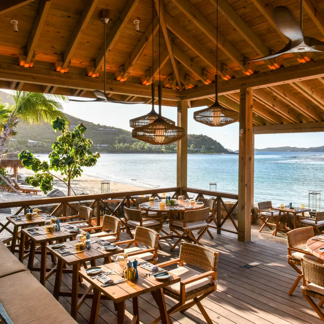 h0hll-127156162-rosewoodlittledixbay-reefhouse-seafrontdining_SQUARE-LARGE-1-1