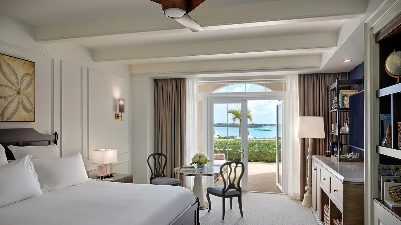 hi-tpc-96439095-khaydenrbermudapoolsideking109_WIDE-MEDIUM-4-3