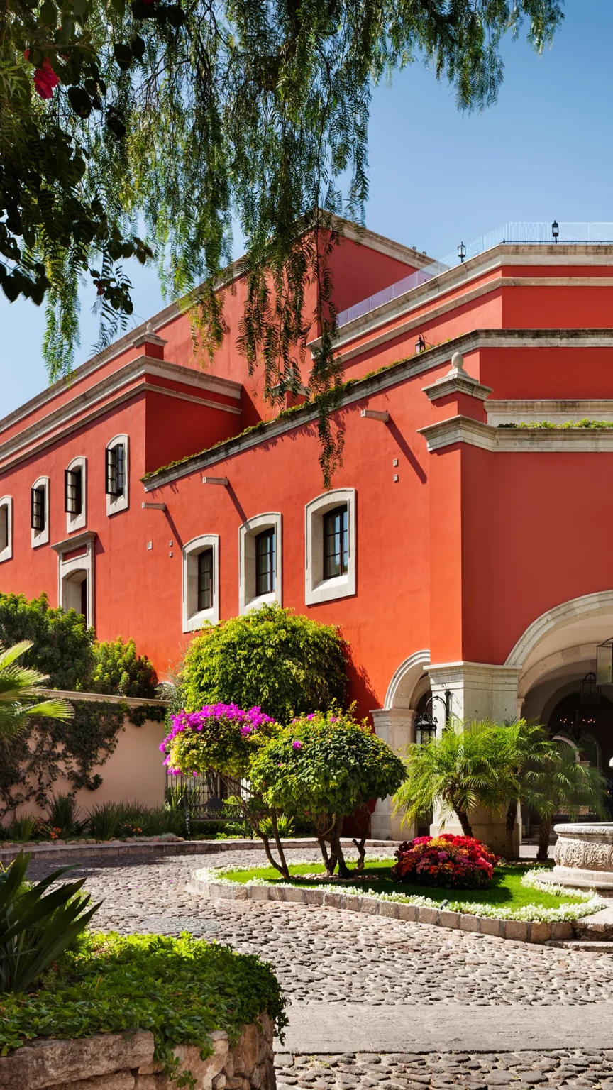 hotel-entrance_PORTRAIT-LARGE