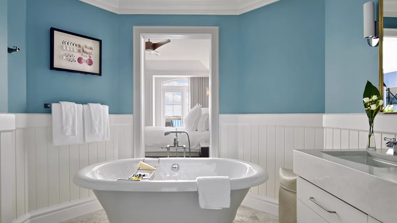 khaydenrosewoodtpbermudanewroom518bathroomtub2bedroom2view_WIDE-MEDIUM-4-3
