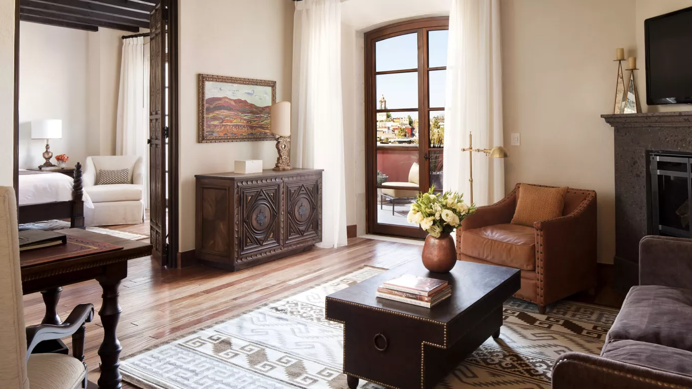 parroquia-suite-min_WIDE-MEDIUM-4-3