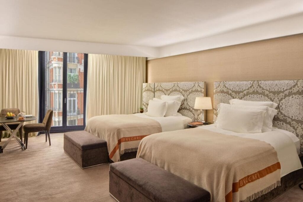 Bulgari Hotel London,Zdecyduj się na luksusowy wypoczynek w sercu Knightsbridge,Wykwintna kuchnia i wieczorne koktajle - połącz to z relaksem w wyjątkowym SPA,Twoje wymarzone wakacje w Londynie z biurem CARTER,Aktywny wypoczynek w centrum Londynu dzięki zorganizowanym wycieczkom