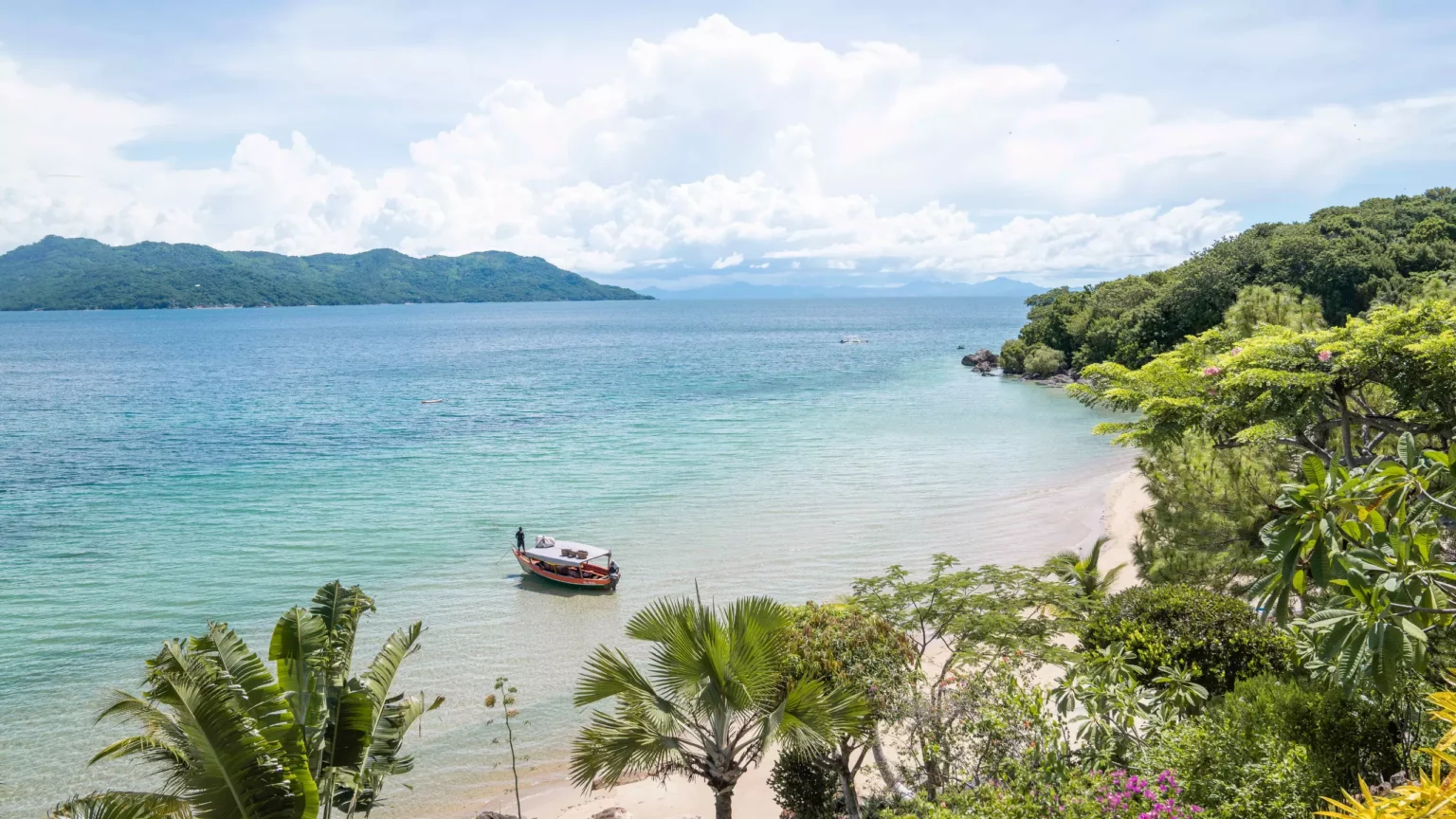 Time + Tide Tsara Komba 11