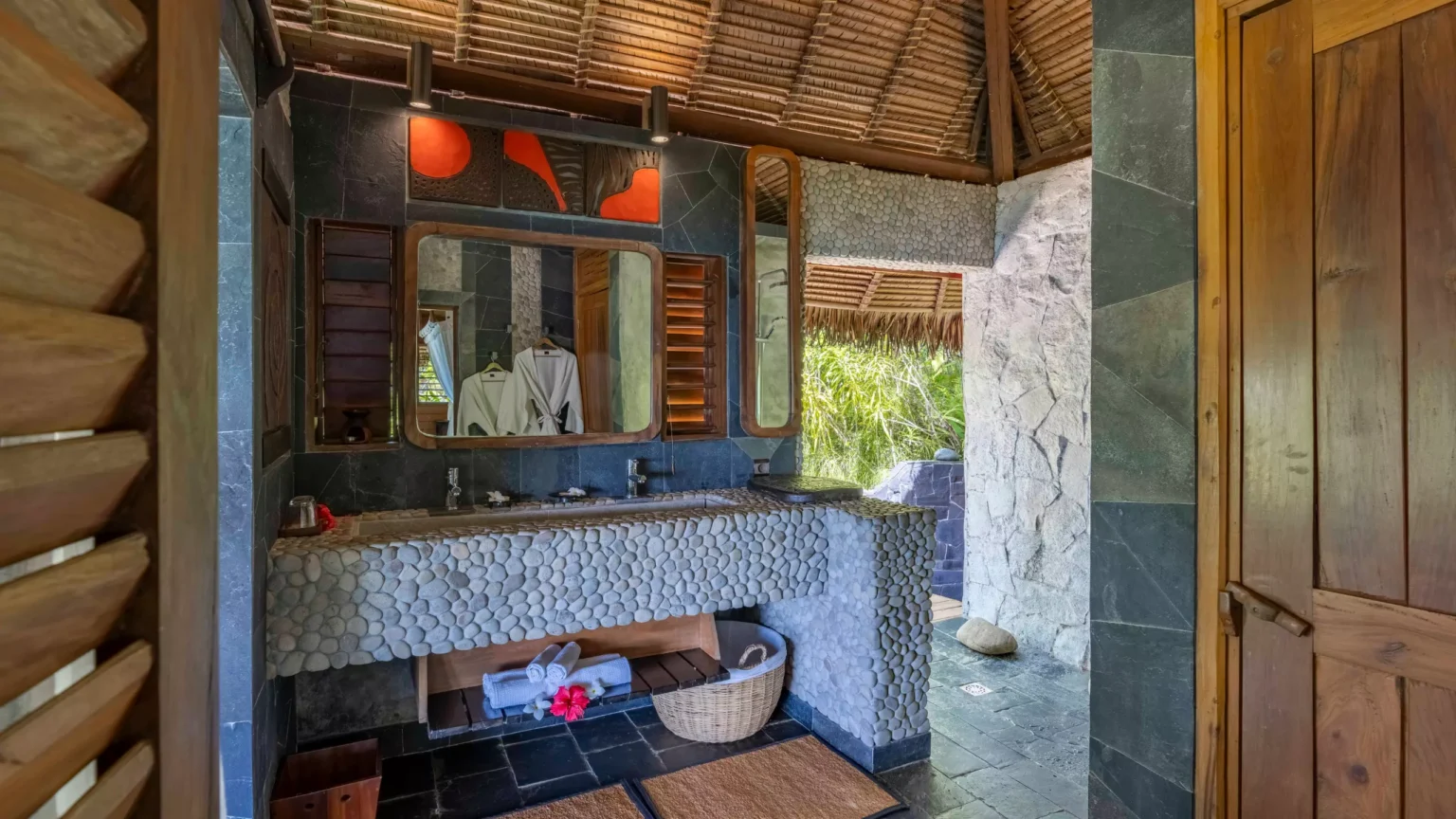 Time + Tide Tsara Komba 6