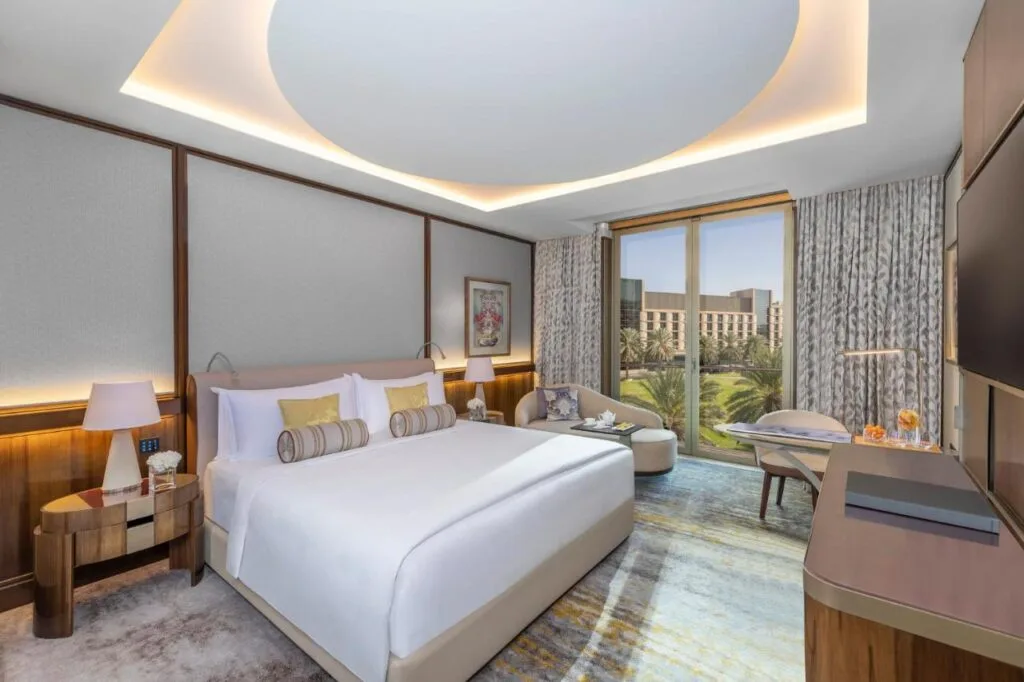 Mandarin Oriental Al Faisaliah, РІЯД, САУДОВСЬКА АРАВІЯ, Розкішний відпочинок у Mandarin Oriental Al Faisaliah, Відкриття Ер-Ріяда та його історії, Активний відпочинок та огляд визначних пам'яток на краю світу, Розкішний відпочинок з туристичним агентством CARTER