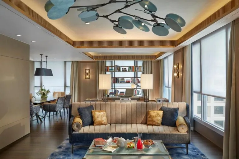 The Landmark Mandarin Oriental,The Landmark Mandarin Oriental to idealne miejsce na aktywny wypoczynek i zwiedzanie Hongkongu,Prawdziwa uczta dla podniebienia i dla zmysłów,Zapewnij sobie prawdziwy relaks w centrum Hongkongu