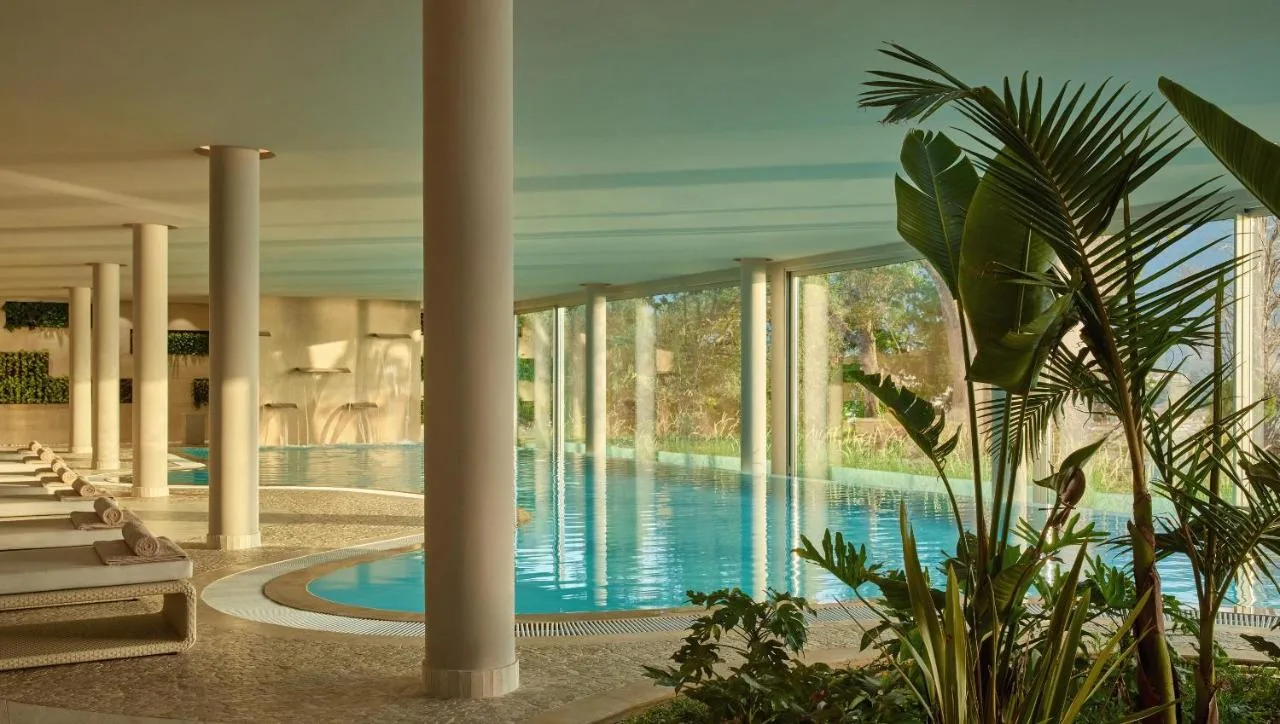 Basen wewnętrzny w Ikos Odisia