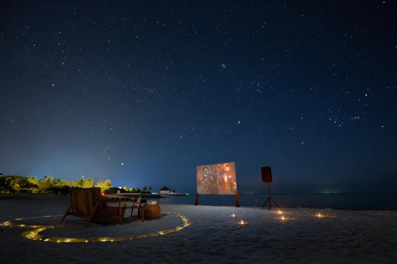 kino w plenerze pod palmami na piaszczystej plaży śród gwiazd - varu by atmosphere premium all inclusive with free transfers7