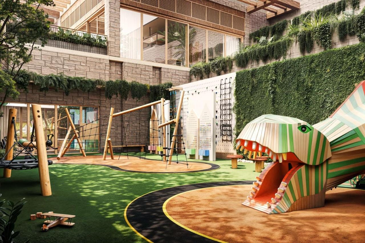 plac zabaw na zewnątrz hotelu waldorf astoria costa rica punta cacique - zjeżdżalnia z widoczną paszczą dinozaura w różnorodnych kolorach
