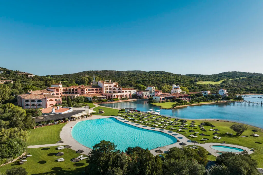 вид с воздуха на Кала-ди-Вольпе 2