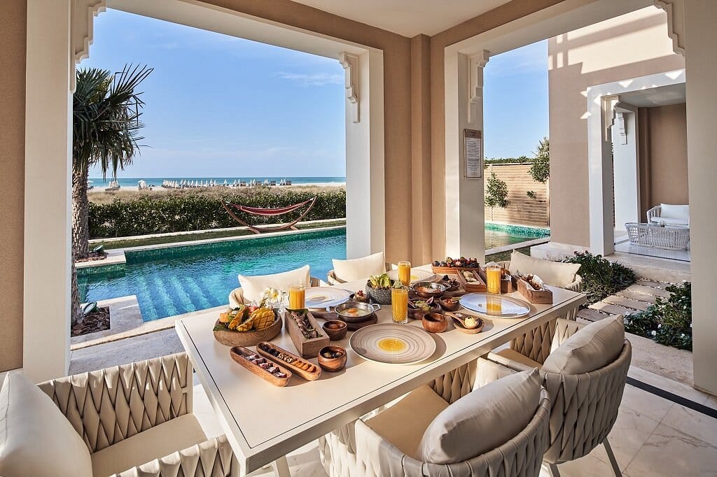 club prive by rixos saadiyat island śniadanie z widokiem
