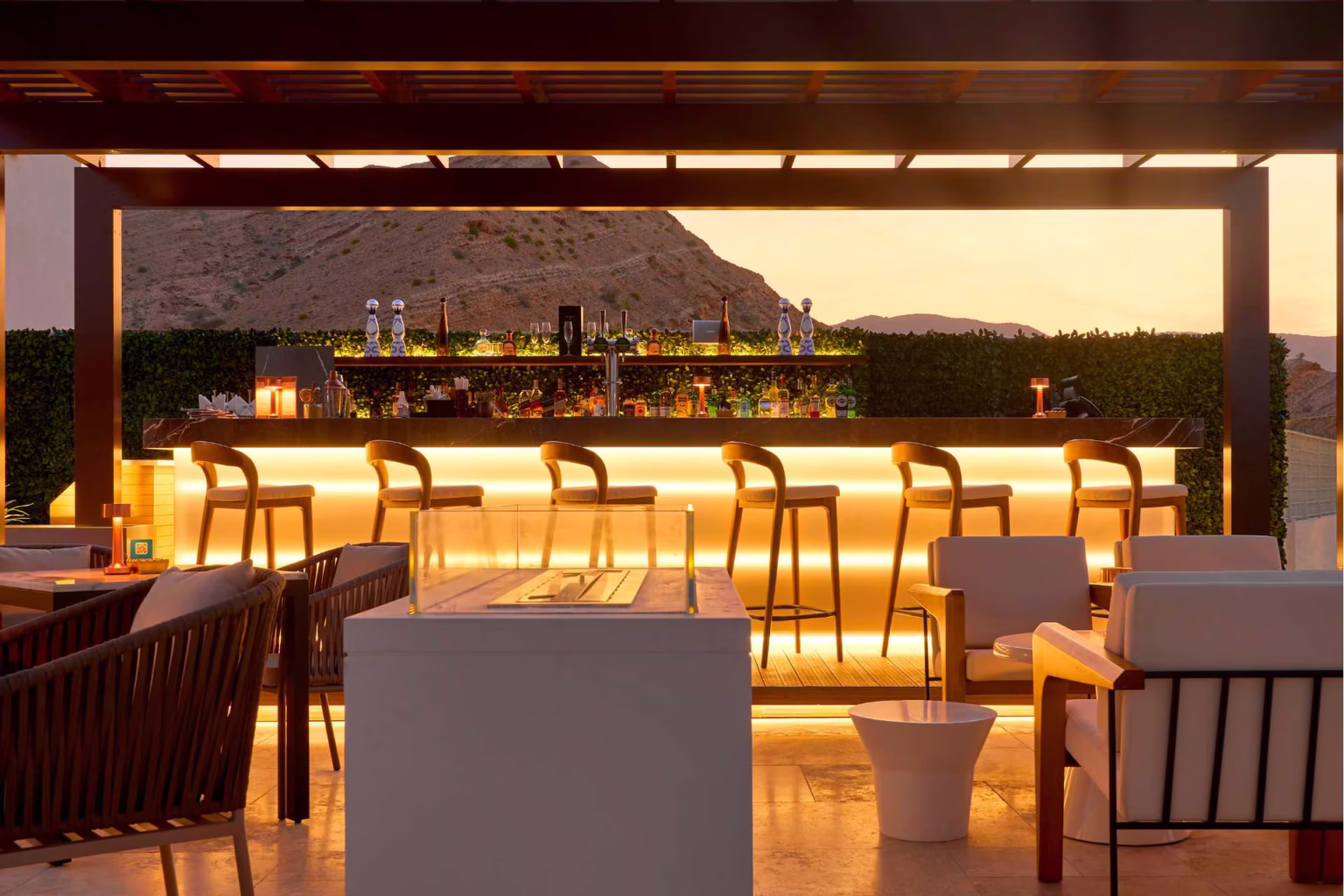 jumeirah muscat bay bar