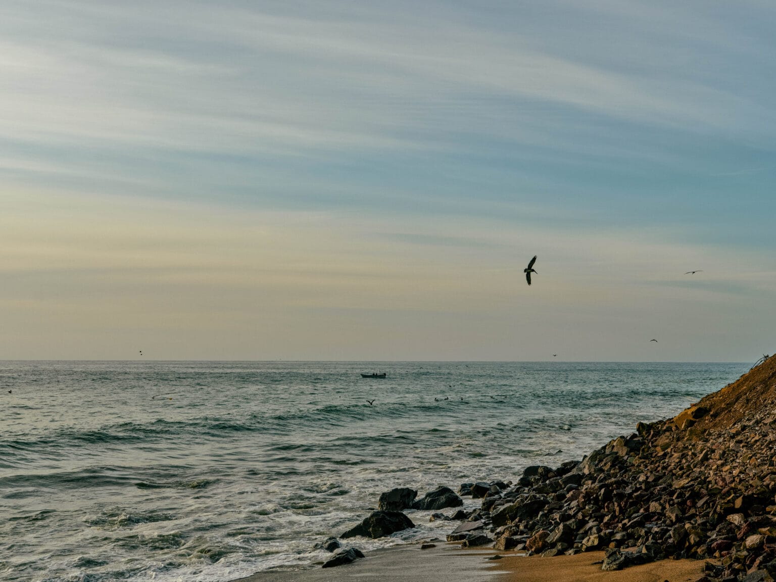 rwmdr destination beach and cliff
