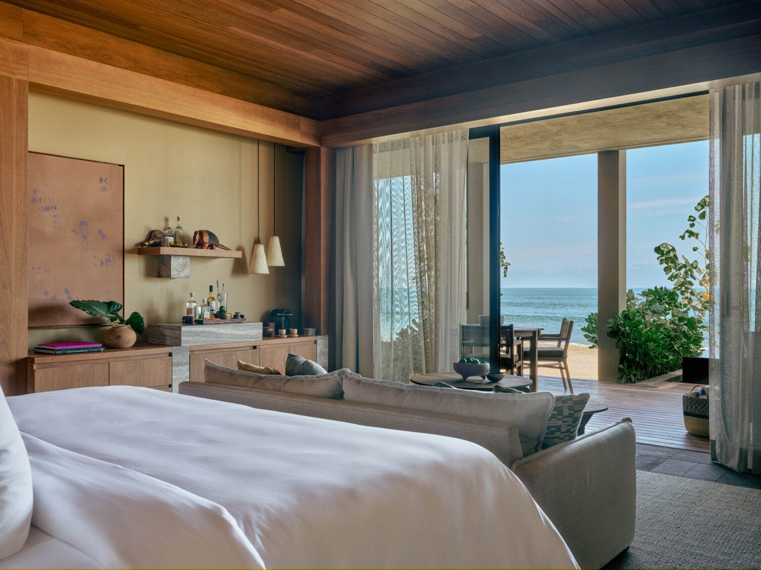rwmdr faciliaites suite beachfront studio suite bedroom