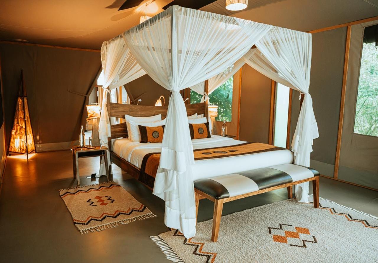 soroi luxury migration camp sypialnia