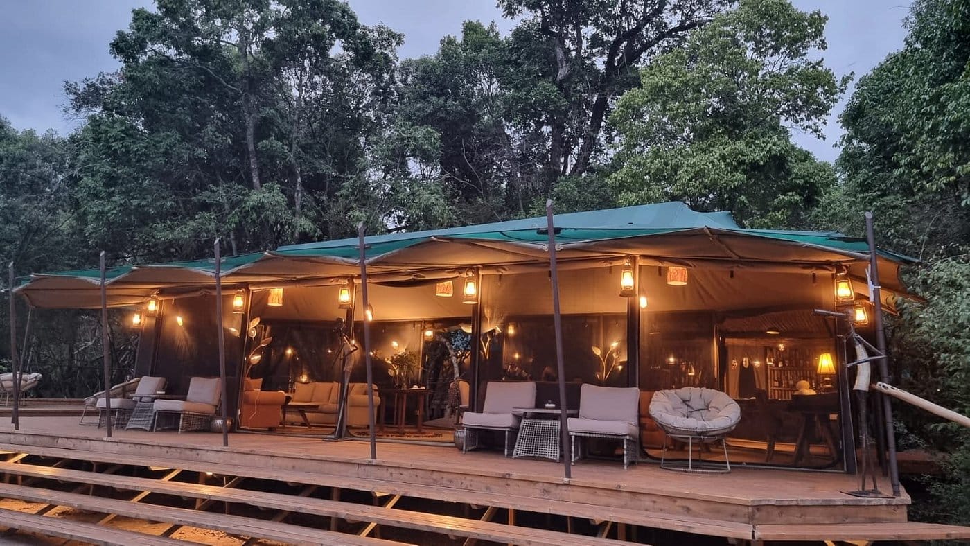 soroi luxury migration camp z zewnątrz