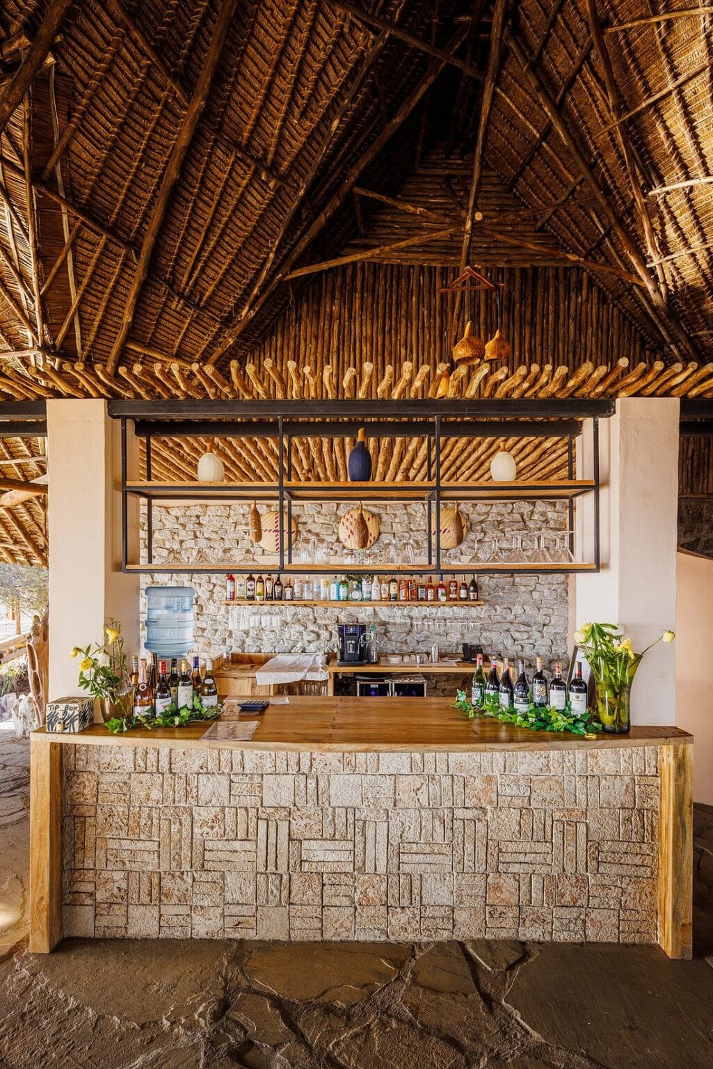 soroi lions bluff lodge bar