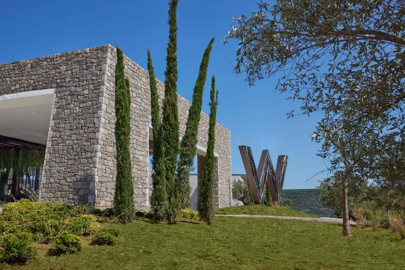 w costa navarino wejście do hotelu