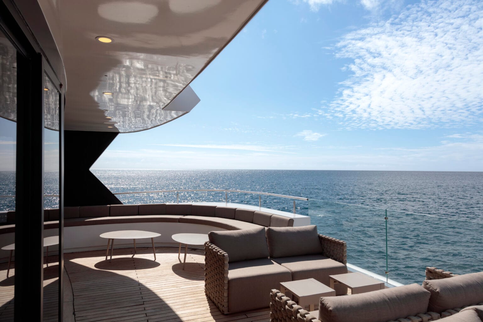 aperitive lounge hermes galapagos mega catamaran