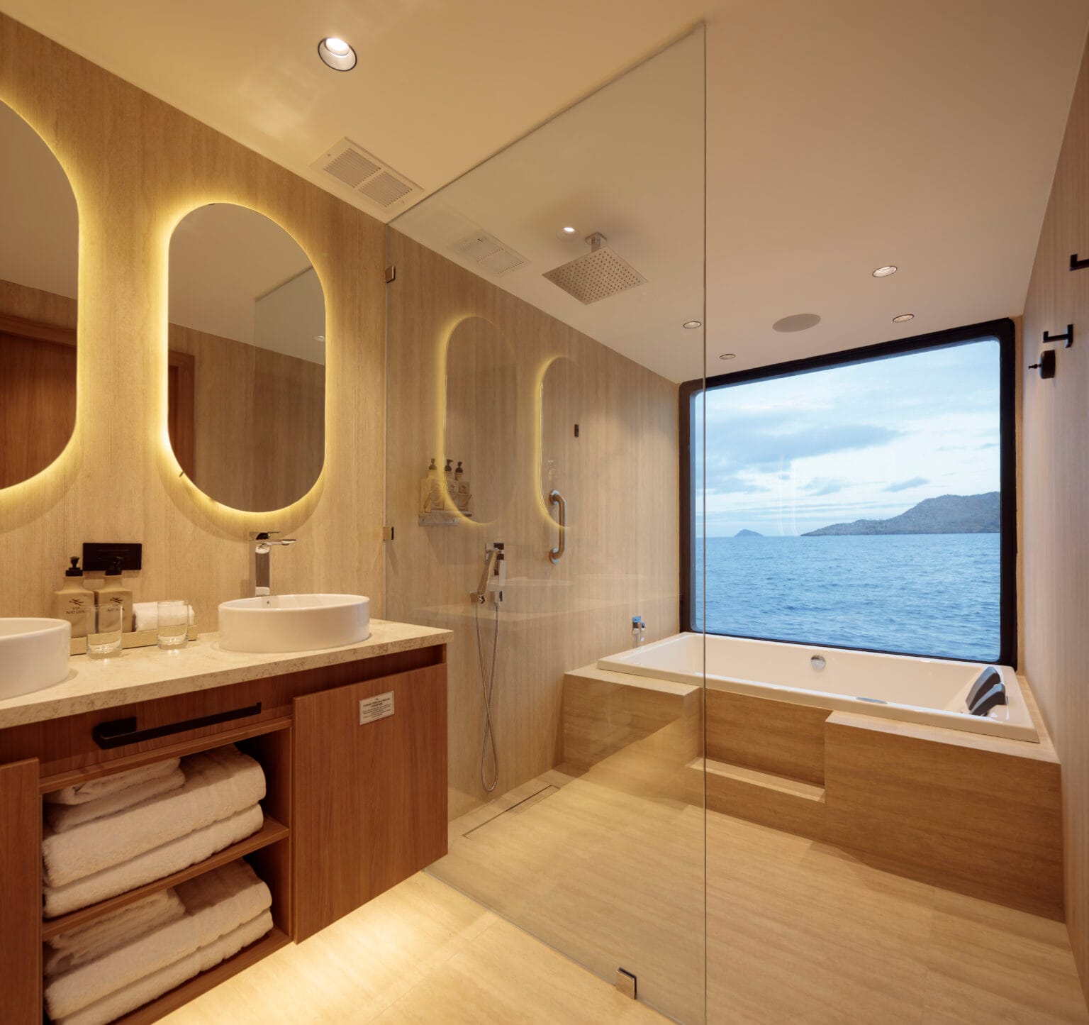 bathroom and jacuzzi hermes galapagos mega catamaran