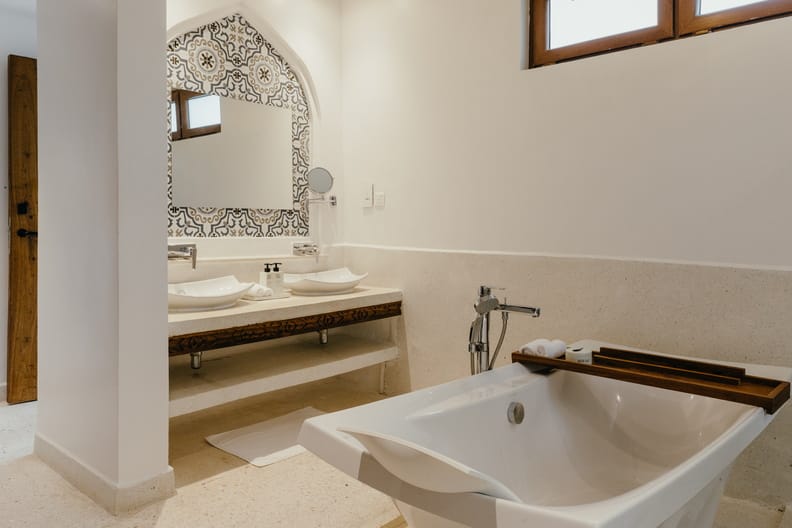 lux marijani zanzibar łazienka