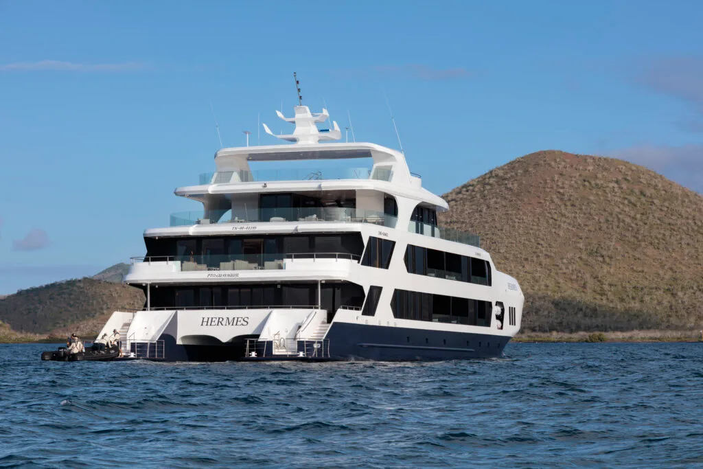 panoramic 17 hermes galapagos mega catamaran