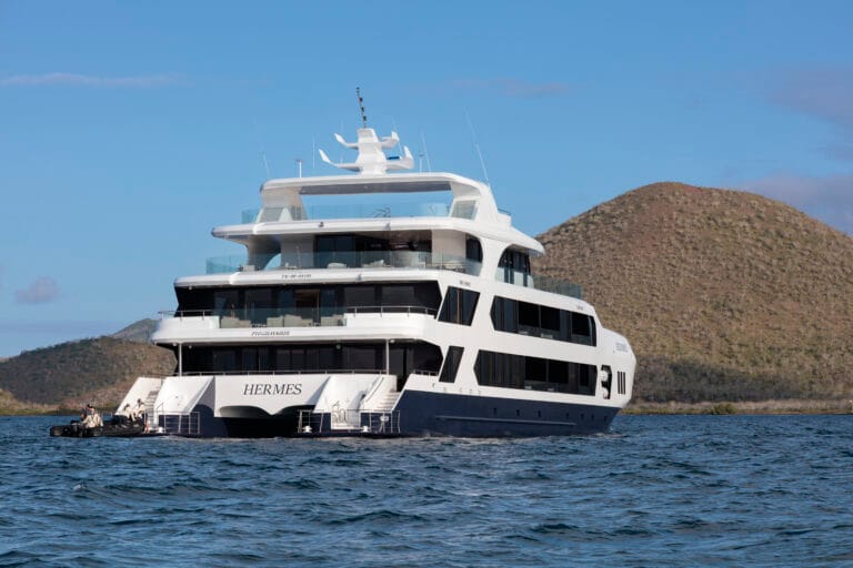 panoramic 17 hermes galapagos mega catamaran
