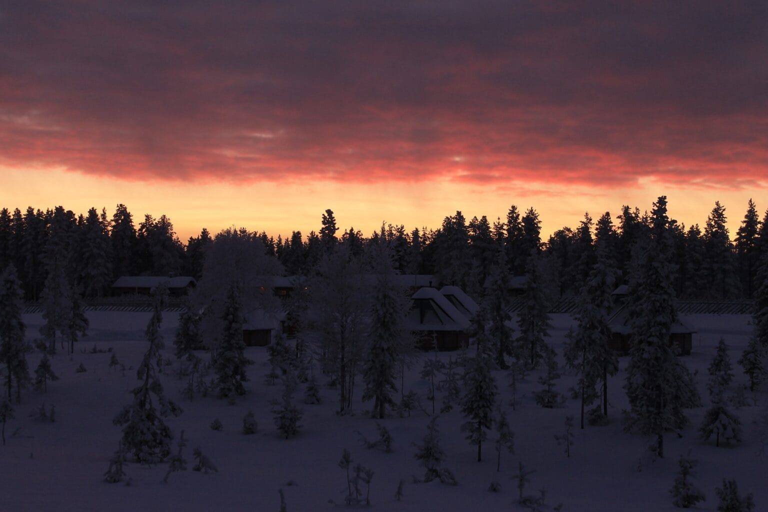 reindeer manor northern lights huts 3