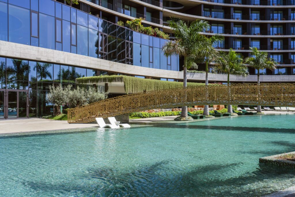 1 hotel pool