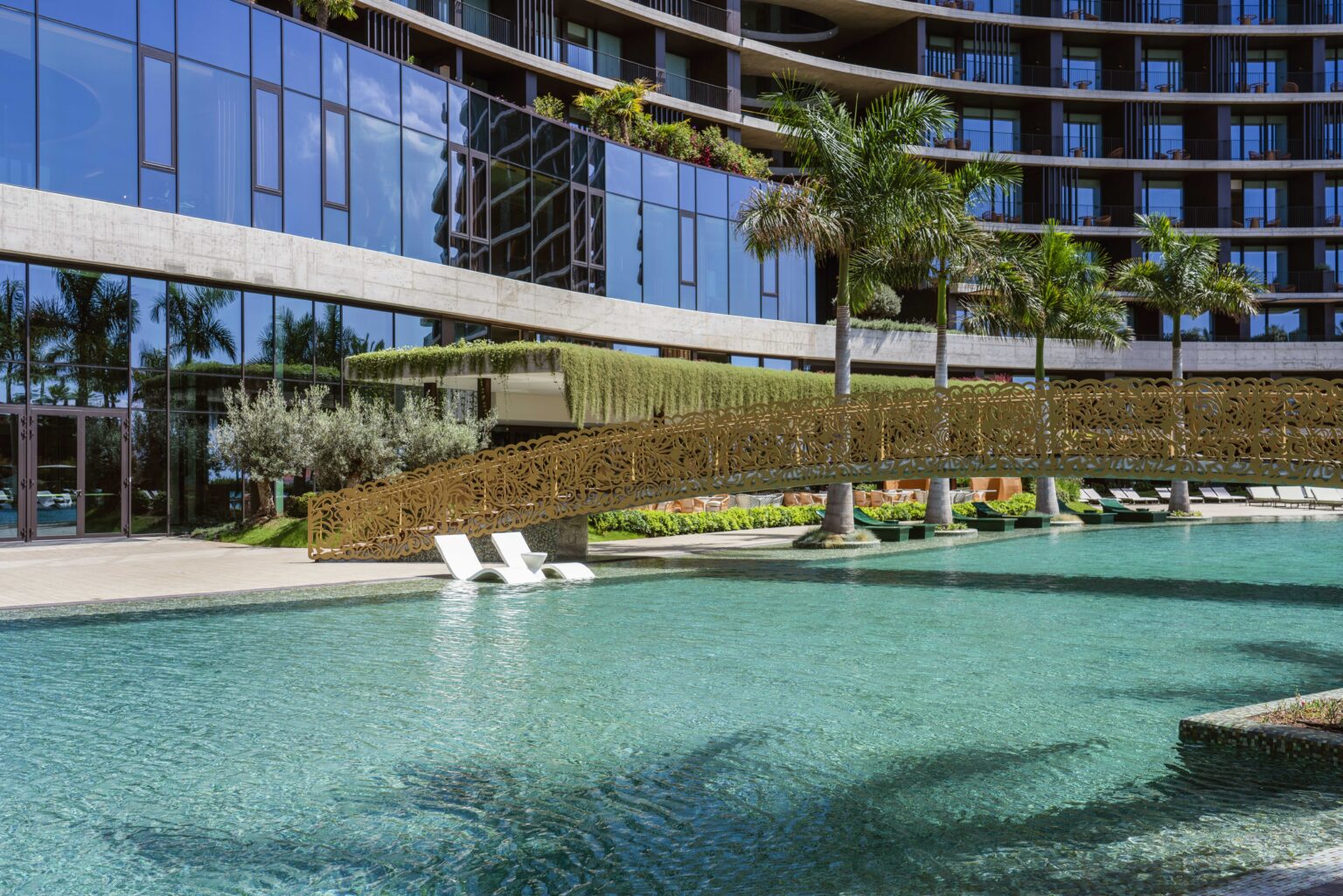 1 hotel pool