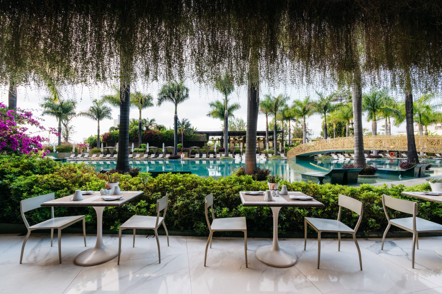 7 hibiscus restaurant exterior