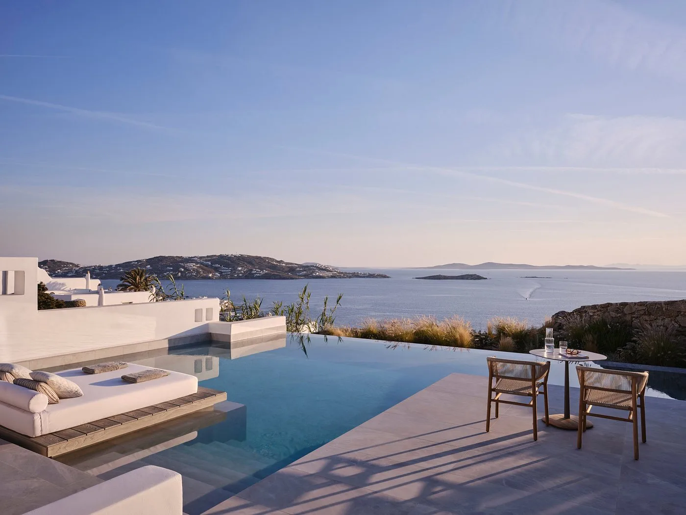 Вид на Міконіку з тераси