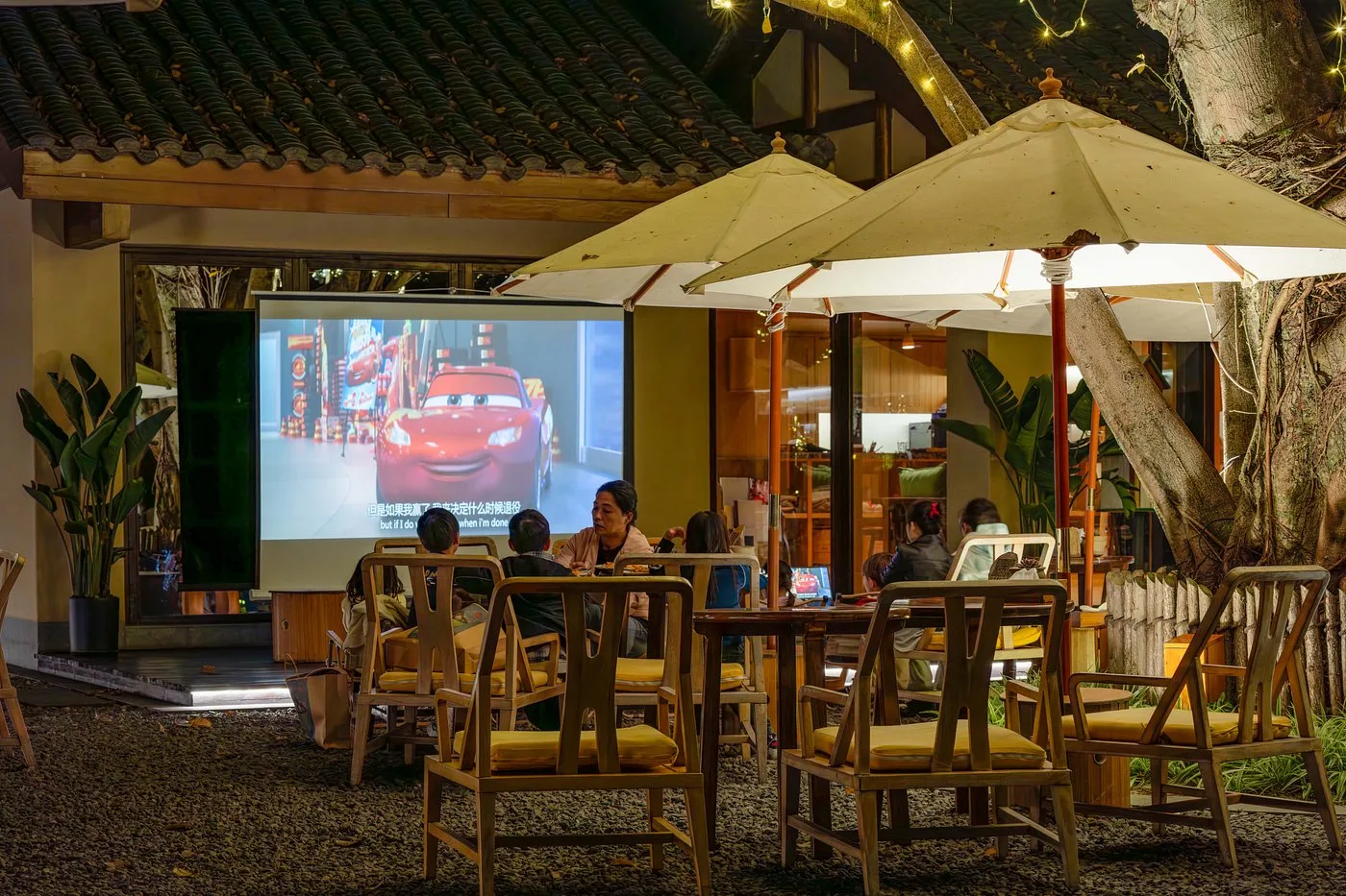 Кінотеатр просто неба «Шість відчуттів» на горі Цінчен