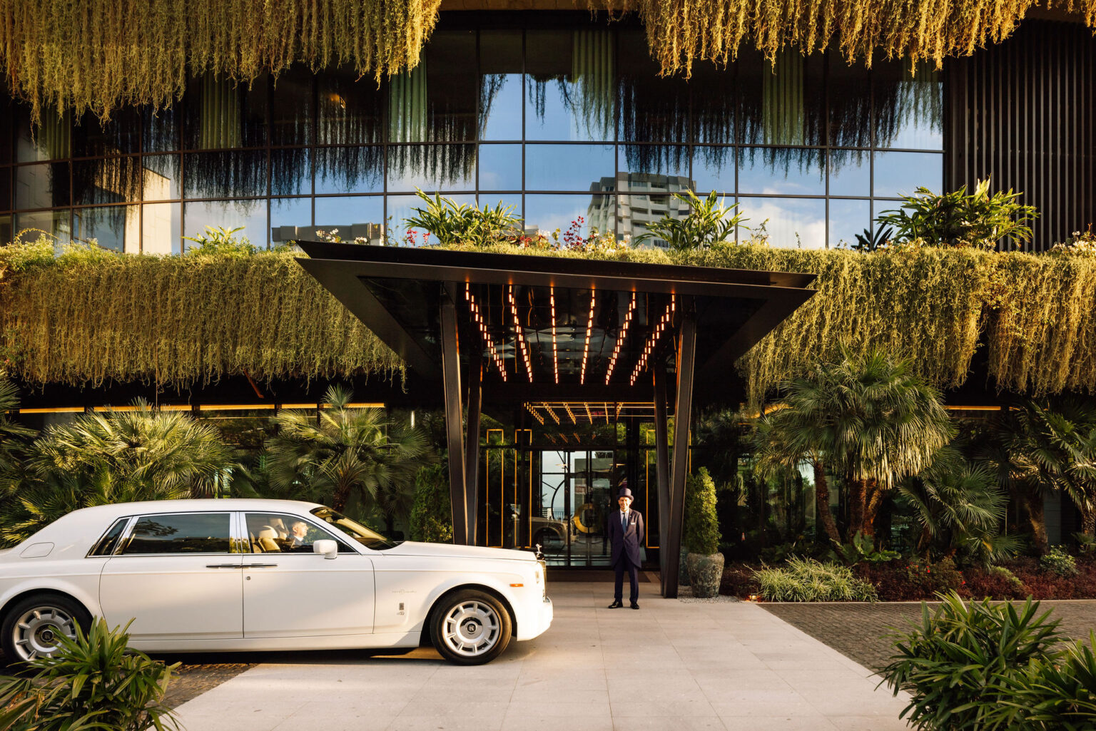 1 hotel entrance 1