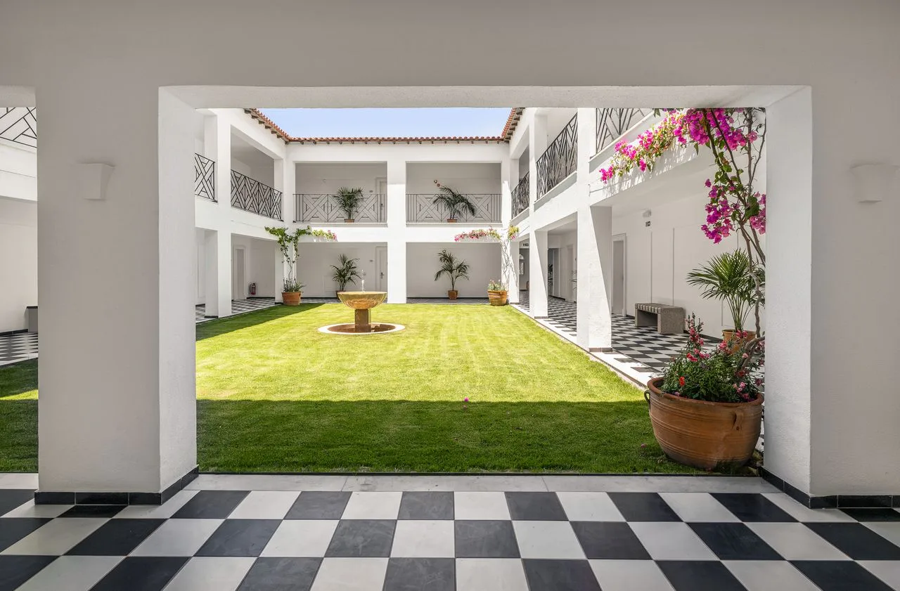 caramel a grecotel resort ogród