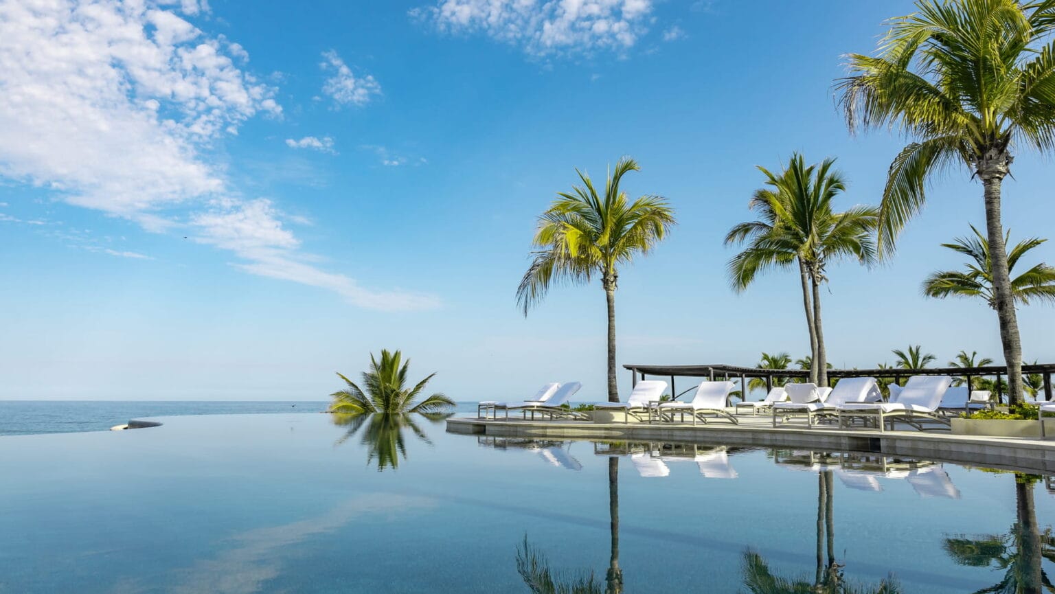 four seasons resort punta mita nuna pool bar