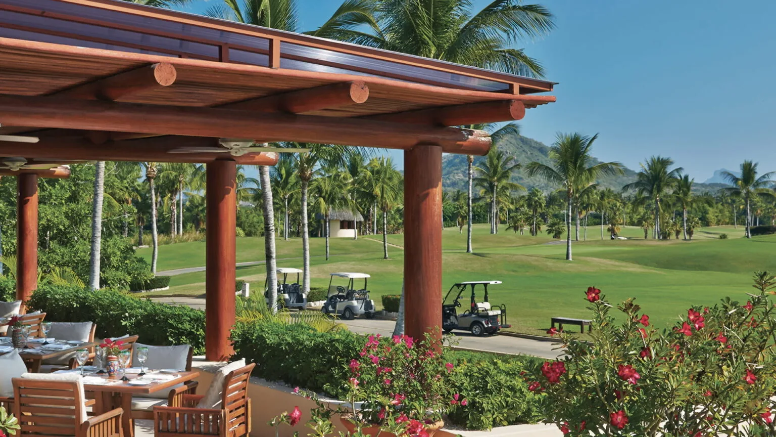 four seasons resort punta mita restauracja tuż obok pola golfowego