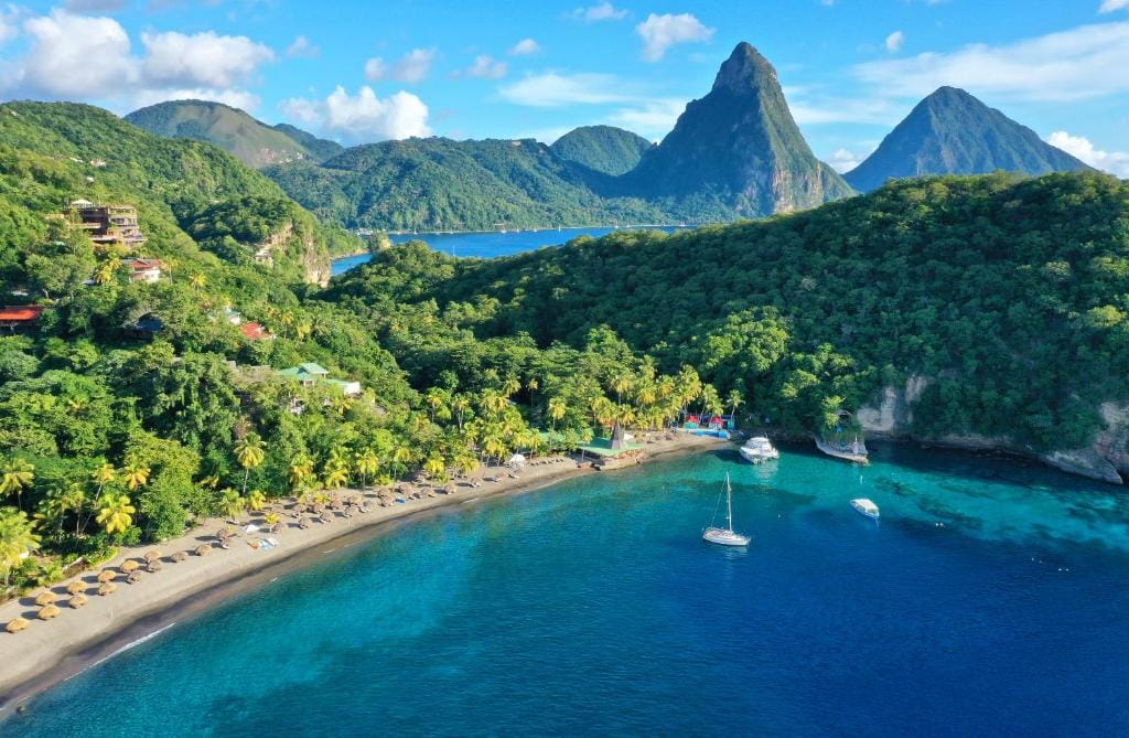 jade mountain widok z lotu ptaka