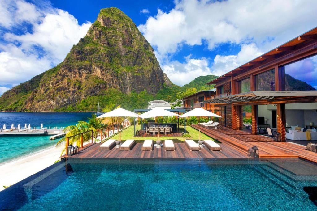 sugar beach a viceroy resort taras widokowy na góry i zatokę